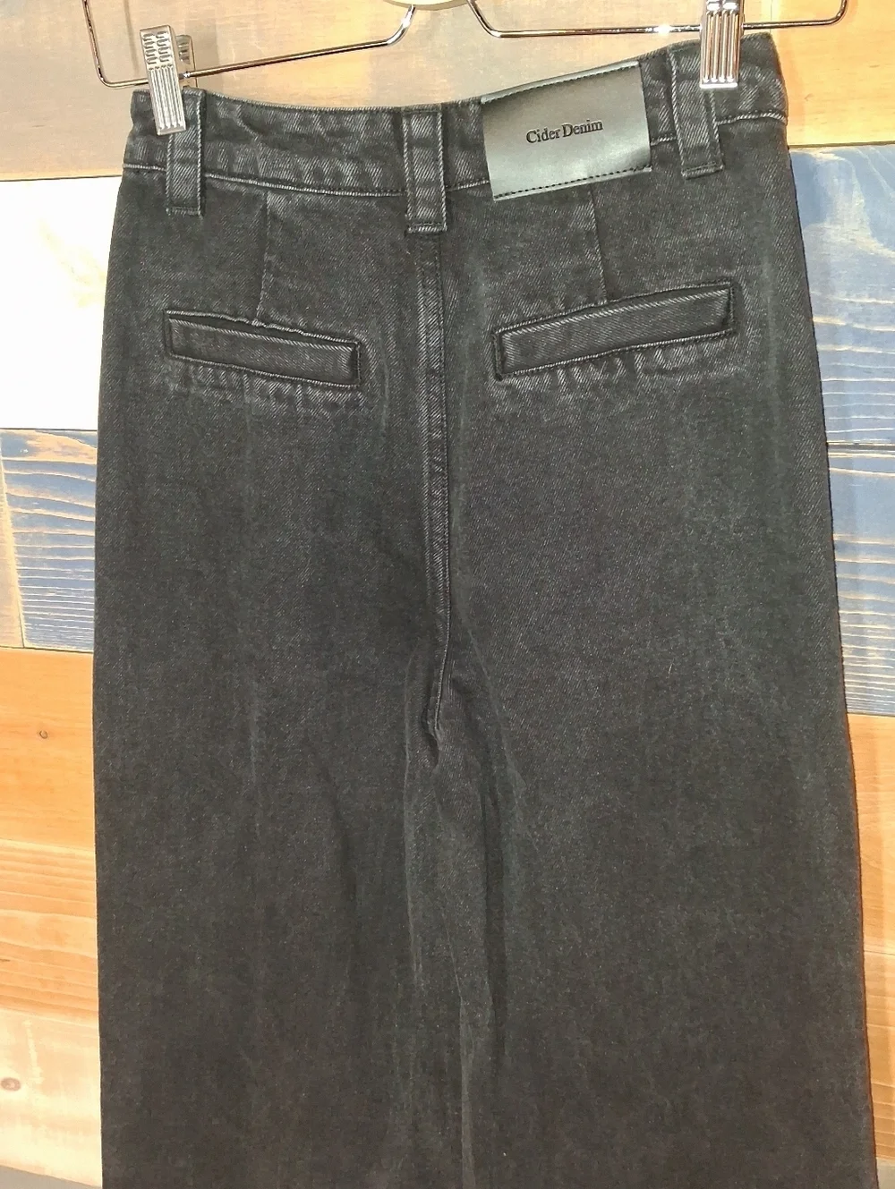 Cider High-Waisted Wide Leg Pleated Jean Black XXS